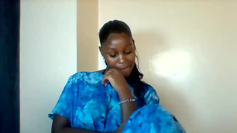 Snapshot of midnightt_tease chatting on October 3, 8:19 am midnightt_tease online show from October 3, 8:19 am