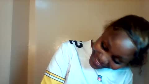 Snapshot of midnightt_tease chatting on October 25, 3:08 pm midnightt_tease online show from October 25, 3:08 pm