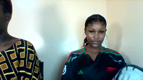 Snapshot of midnightt_tease chatting on October 27, 4:35 pm midnightt_tease online show from October 27, 4:35 pm