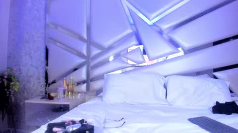 MIA 3 online show from December 30, 3:36 am