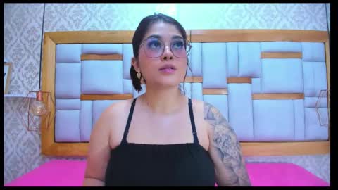 Snapshot of miia_01_ chatting on November 2, 12:08 pm Mia online show from November 2, 12:08 pm