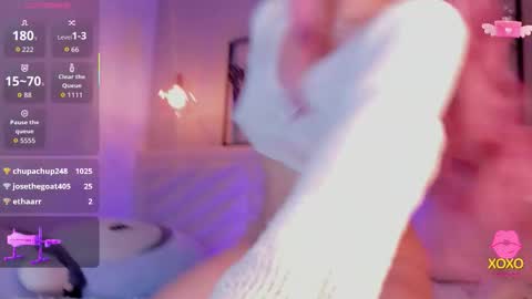 Snapshot of miia__baker chatting on October 27, 2:56 pm online show from October 27, 2:56 pm