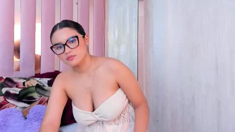 Mia  online show from September 29, 10:20 am