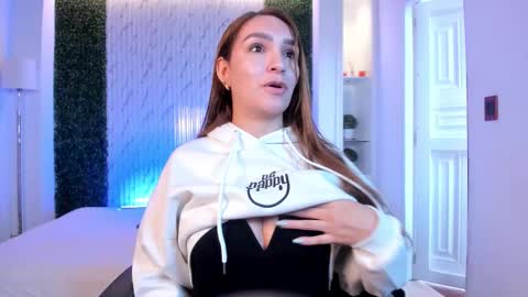 Snapshot of miia_taylors chatting on October 25, 12:13 pm Miia 3 online show from October 25, 12:13 pm