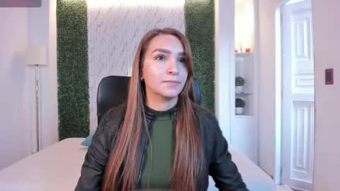 Snapshot of miia_taylors chatting on October 1, 11:48 am Miia 3 online show from October 1, 11:48 am