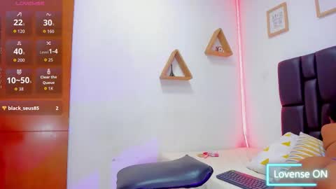 Snapshot of miiarod chatting on October 25, 8:15 pm mia sofia online show from October 25, 8:15 pm