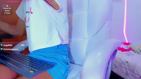 Snapshot of miiarod chatting on September 19, 7:24 pm mia sofia online show from September 19, 7:24 pm