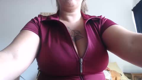 Snapshot of miilu74 chatting on January 7, 7:06 pm Miilu74 online show from January 7, 7:06 pm