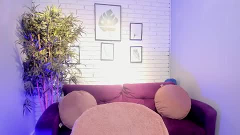 Snapshot of miilu__1 chatting on February 23, 3:29 am miilu online show from February 23, 3:29 am