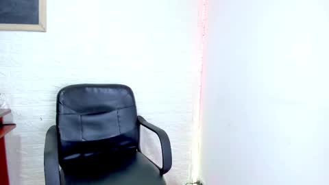 Snapshot of miiss_evaa chatting on February 17, 11:23 am miiss_evaa online show from February 17, 11:23 am