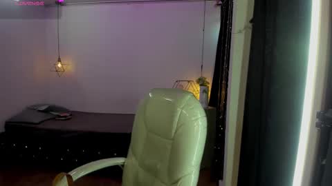 Snapshot of miiss_greyy chatting on September 21, 12:04 pm miiss_greyy online show from September 21, 12:04 pm