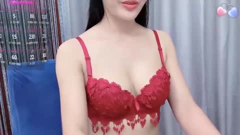 Snapshot of miixuuee chatting on October 12, 5:21 am Ema online show from October 12, 5:21 am