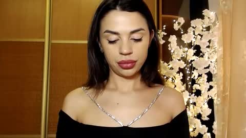 Snapshot of mika_gold7 chatting on January 9, 9:16 am Mika online show from January 9, 9:16 am