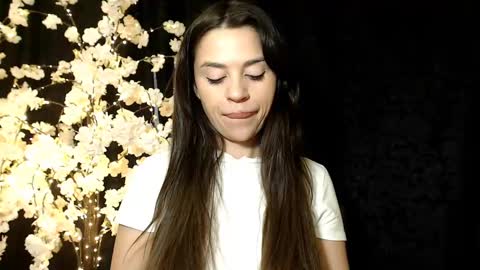 Snapshot of mika_gold7 chatting on December 9, 9:28 am Mika online show from December 9, 9:28 am