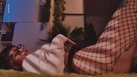 mika_moon_ online show from October 4, 6:56 pm