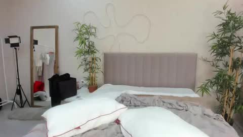 Snapshot of mike__mikes chatting on October 4, 8:09 am Kira online show from October 4, 8:09 am