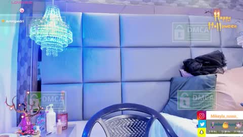 Mikeyla  online show from October 18, 11:50 pm