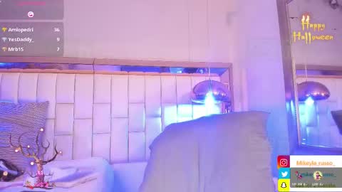 Mikeyla  online show from October 24, 11:01 pm