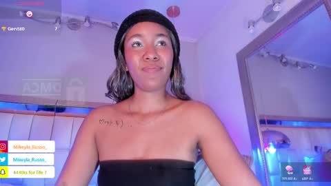 Mikeyla  online show from September 16, 10:18 pm