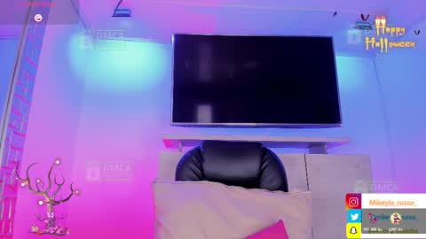 Mikeyla  online show from October 29, 8:22 pm