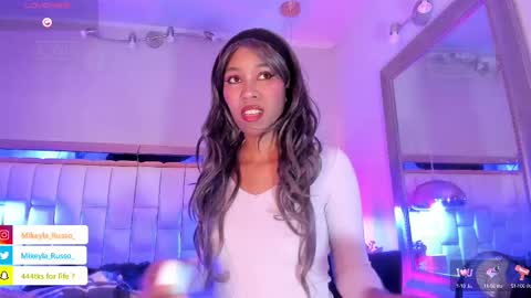 Mikeyla  online show from September 23, 7:23 pm