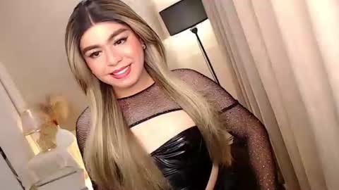 Snapshot of mikha_sensual chatting on October 19, 6:10 pm Theresa Luna online show from October 19, 6:10 pm