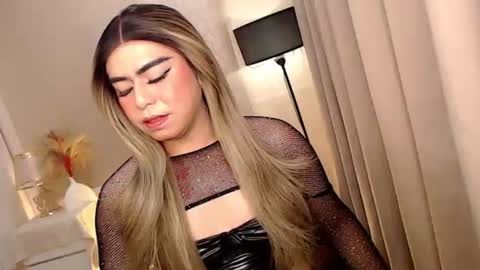 Snapshot of mikha_sensual chatting on October 26, 9:43 pm Theresa Luna online show from October 26, 9:43 pm