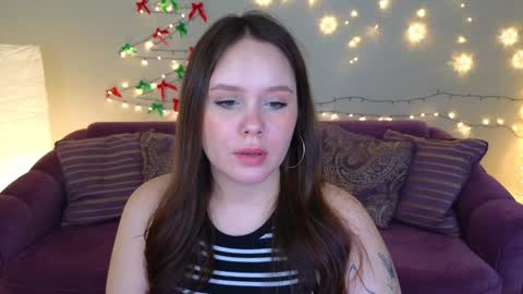 Snapshot of miki_miki_cutie chatting on December 19, 5:08 pm Mikki online show from December 19, 5:08 pm
