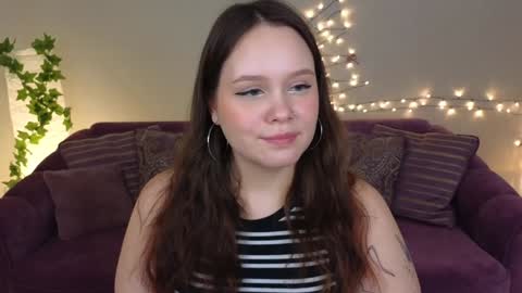 Snapshot of miki_miki_cutie chatting on December 17, 4:53 pm Mikki online show from December 17, 4:53 pm