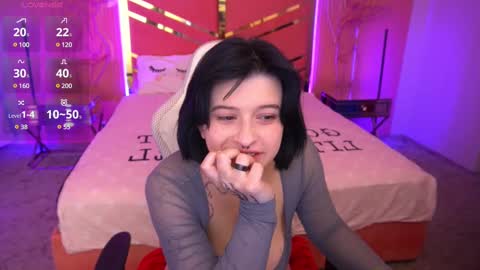 Snapshot of mikiikiwi chatting on March 12, 9:56 pm Miki online show from March 12, 9:56 pm