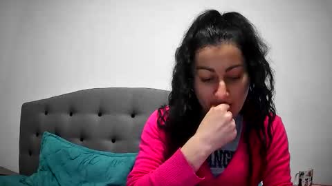 Mikyloveu online show from February 4, 4:10 pm