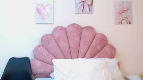 mila_adamss online show from May 7, 10:52 am