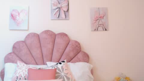 mila_adamss online show from June 3, 10:49 am