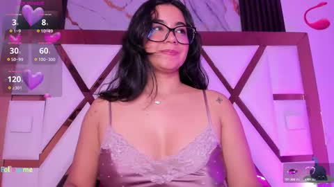 Snapshot of mila_clum chatting on October 15, 8:33 pm Camila online show from October 15, 8:33 pm