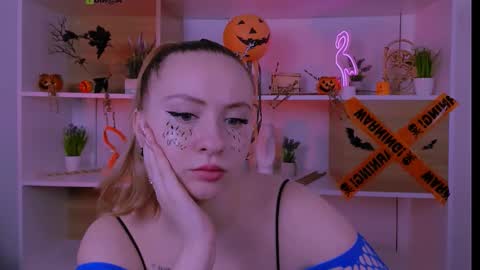 Snapshot of mila_glow chatting on November 2, 9:23 am mila_glow online show from November 2, 9:23 am