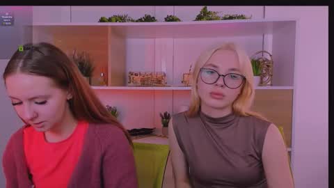 Snapshot of mila_glow chatting on October 16, 9:12 am mila_glow online show from October 16, 9:12 am