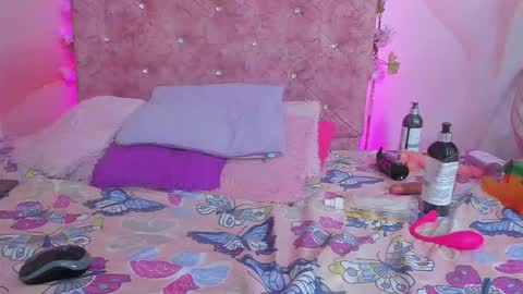 mila_grace_ online show from November 6, 7:09 pm