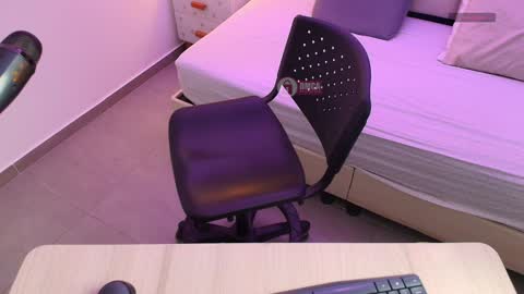 Snapshot of mila_kiitty chatting on January 9, 11:25 am Milena  online show from January 9, 11:25 am