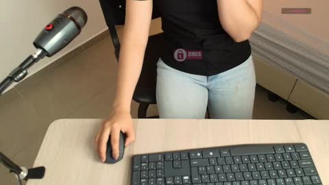 Snapshot of mila_kiitty chatting on January 11, 11:12 am Milena  online show from January 11, 11:12 am