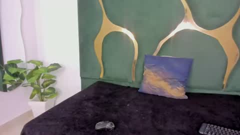 mila_petiteasm online show from June 15, 12:49 pm