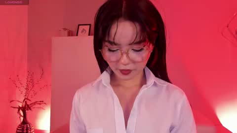 Snapshot of mila_shay chatting on March 10, 11:23 am Mila online show from March 10, 11:23 am