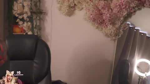 Snapshot of mila_snoow chatting on November 1, 11:58 am M I L A online show from November 1, 11:58 am