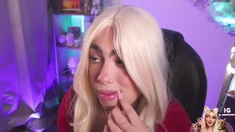 M I L A  online show from November 12, 7:01 pm