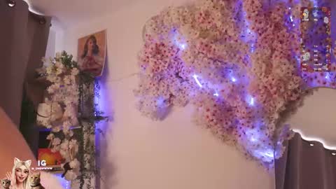 Snapshot of mila_snoow chatting on October 27, 11:50 am M I L A online show from October 27, 11:50 am