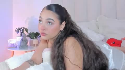 mila_stark333 online show from April 20, 4:15 am