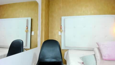          online show from November 5, 10:15 pm