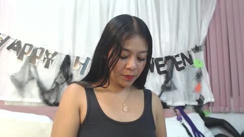 Snapshot of milaaadams chatting on October 26, 12:33 pm mila online show from October 26, 12:33 pm