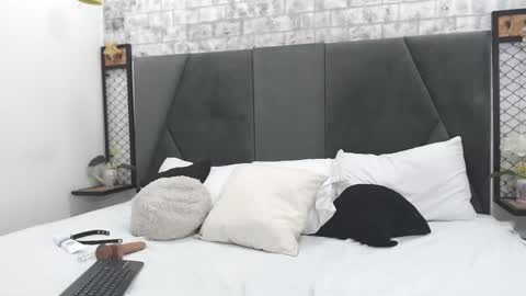 Snapshot of milaaadams chatting on December 2, 11:44 am mila online show from December 2, 11:44 am
