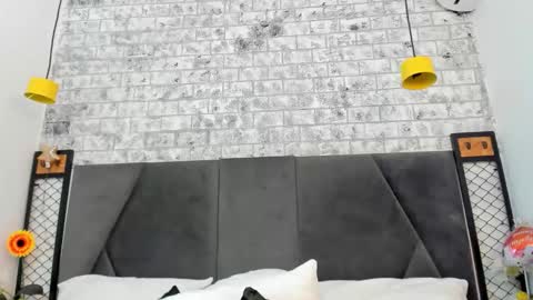 Snapshot of milaaadams chatting on October 17, 11:35 am mila online show from October 17, 11:35 am