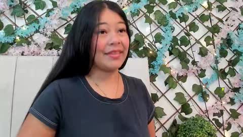 Snapshot of milaaadams chatting on October 23, 11:49 am mila online show from October 23, 11:49 am